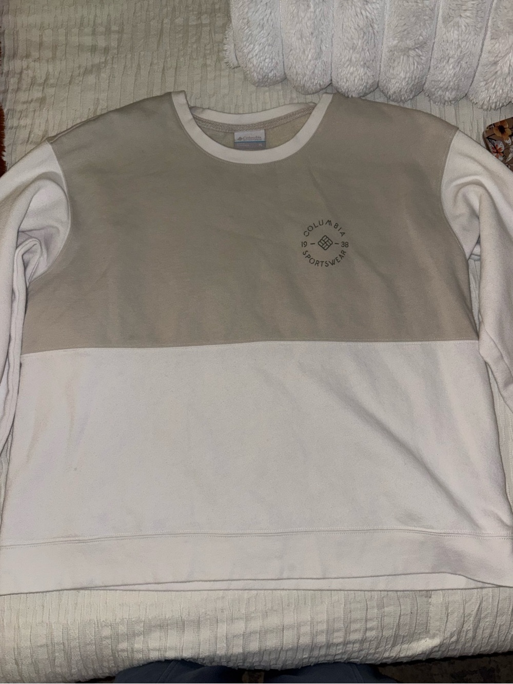 Columbia Two-Tone Gray & Off-White Crewneck Sweatshirt